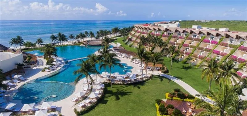 Grand Velas