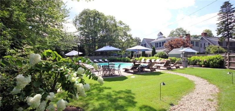 Cape Arundel Inn