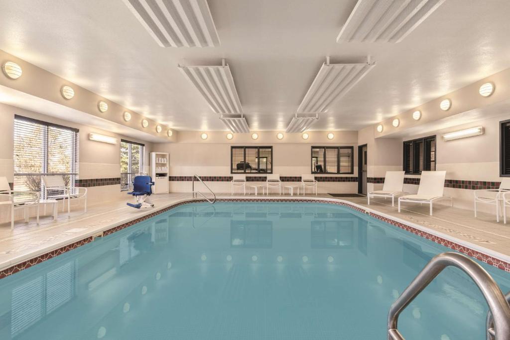 Country Inn & Suites by Radisson, Big Flats (Elmira), NY