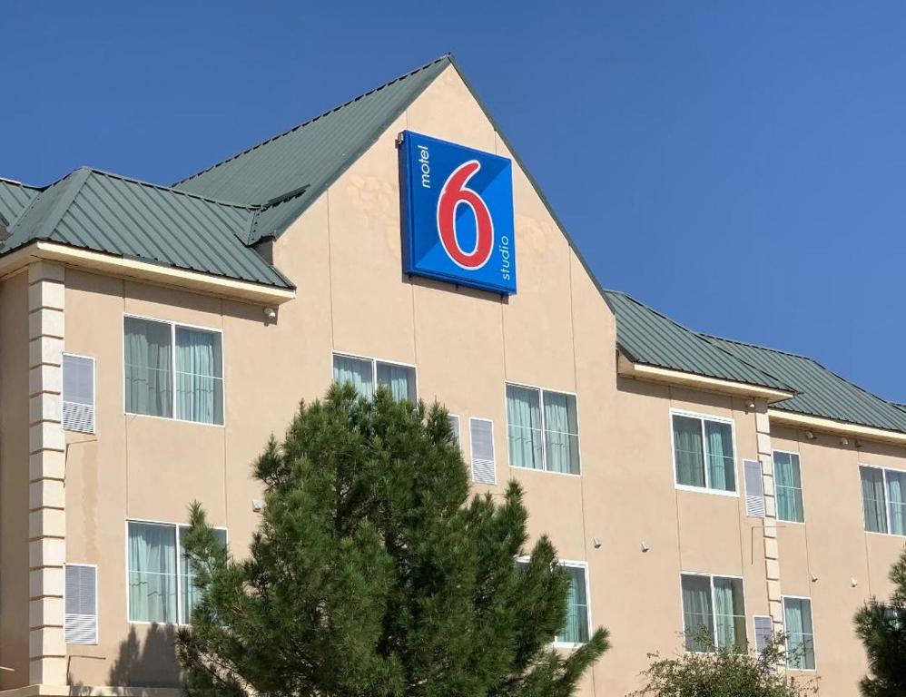 Country Inn & Suites by Radisson, Hobbs, NM