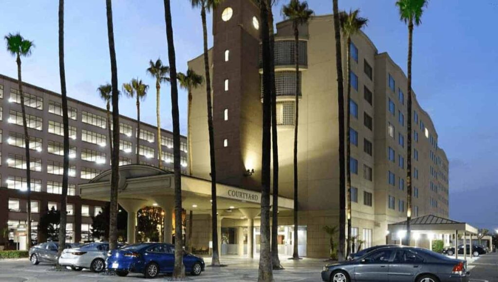 Courtyard by Marriott Los Angeles LAX / Century Boulevard
