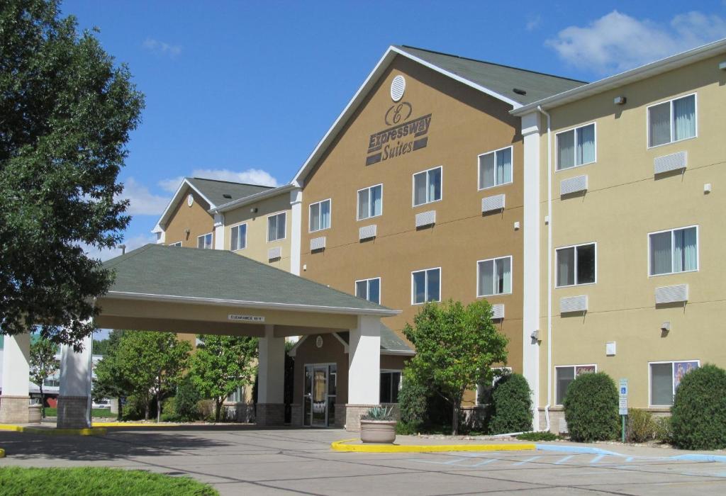 Expressway Suites of Bismarck