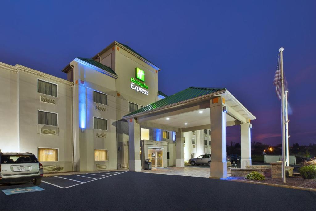 Holiday Inn Express Irwin-PA Turnpike Exit 67